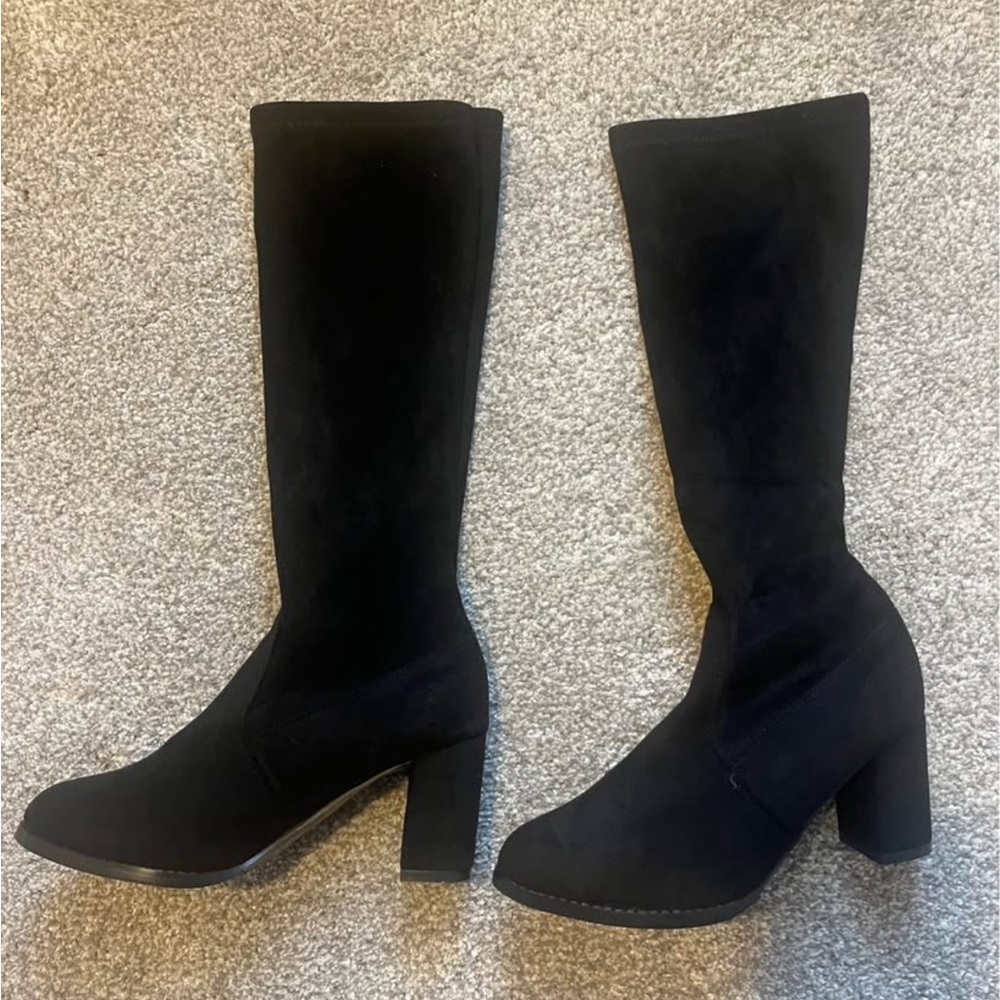NWOT Black Heeled Boots faux suede